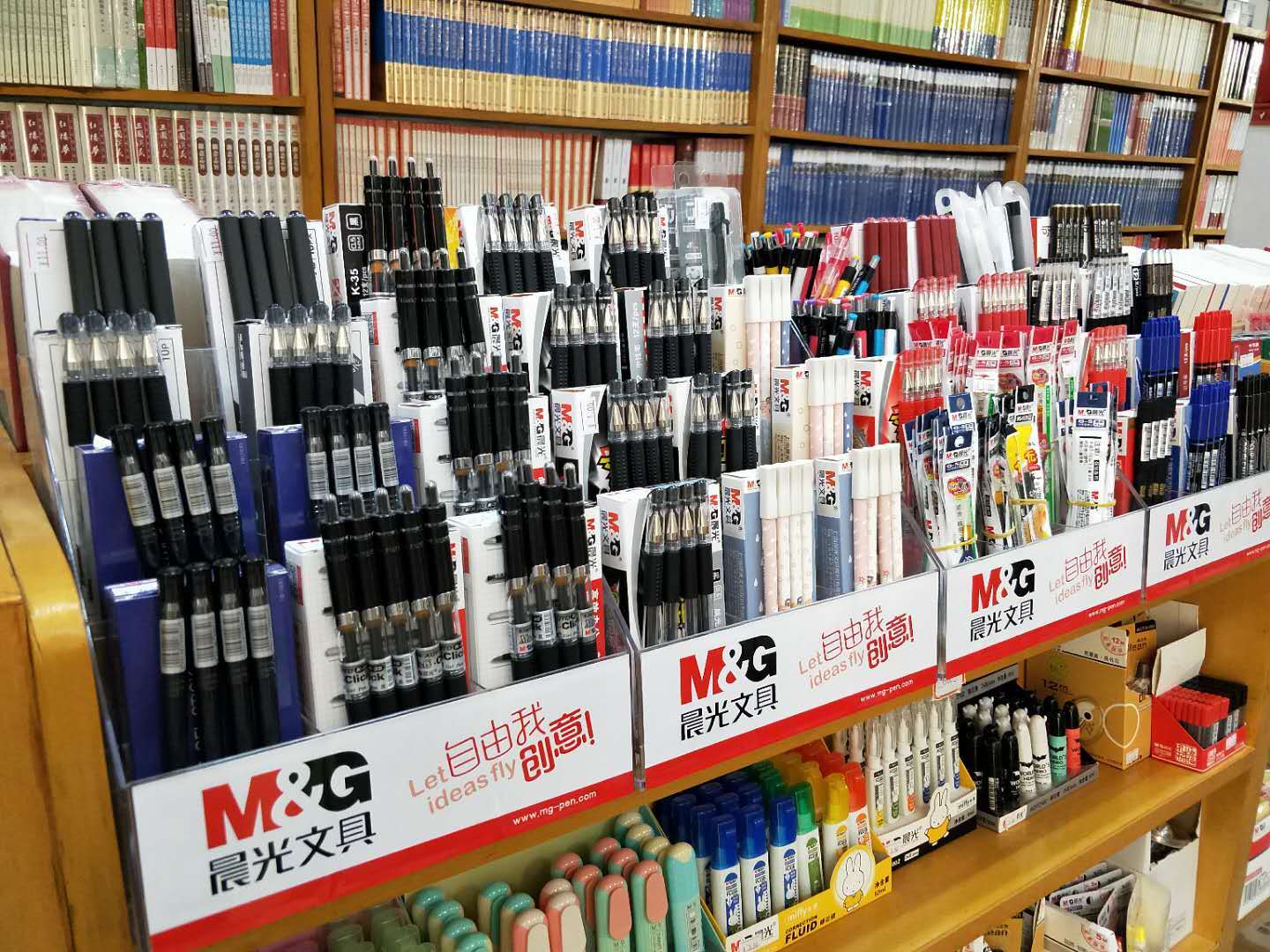 賓川新華書店文化辦公用品煥新上線，精美工藝品點亮生活
